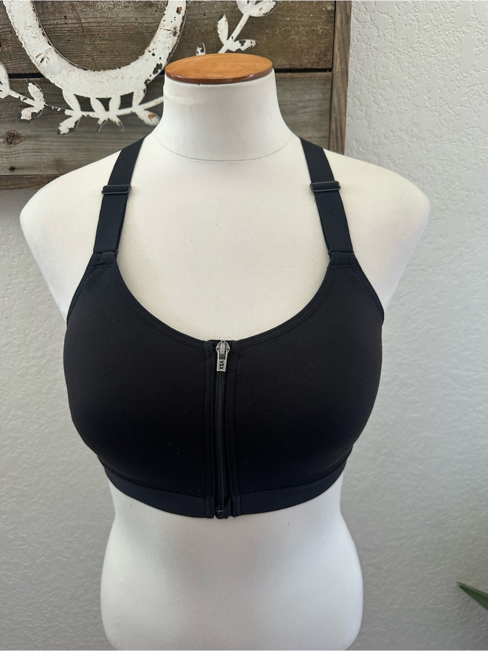 Victoria’s‎ Secret VSX Black Front-Zip Sports Bra High Impact size 34D